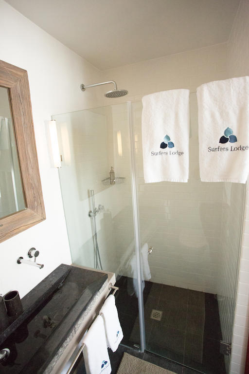 Surfers Lodge Peniche Habitación foto